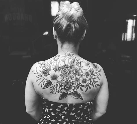 tatuajes en toda la espalda para mujeres|Tatuajes para mujeres en la espalda: +25 grandes y。